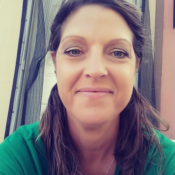 Meet your Posher, Kristin - Picture 2 of 2